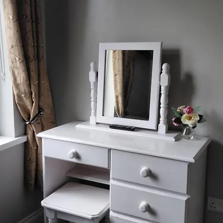 - Sleeps 6 - Parking Letterkenny
